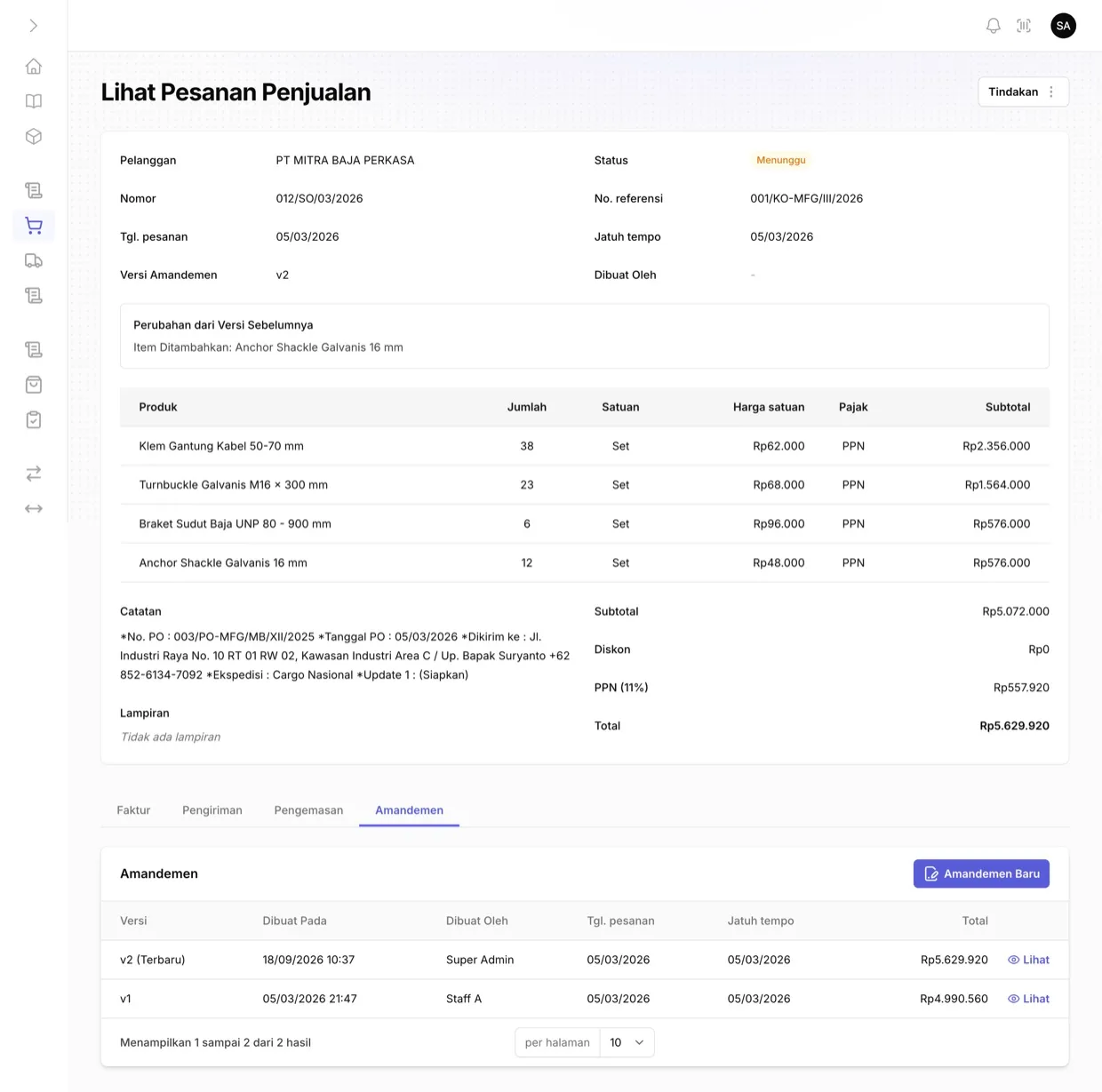 Halaman Lihat Pesanan Penjualan versi v2 dengan catatan perubahan dari versi sebelumnya, tabel produk beserta subtotal dan PPN, serta tab Amandemen berisi riwayat v1 dan v2.